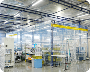 清浄なクリーンルームで