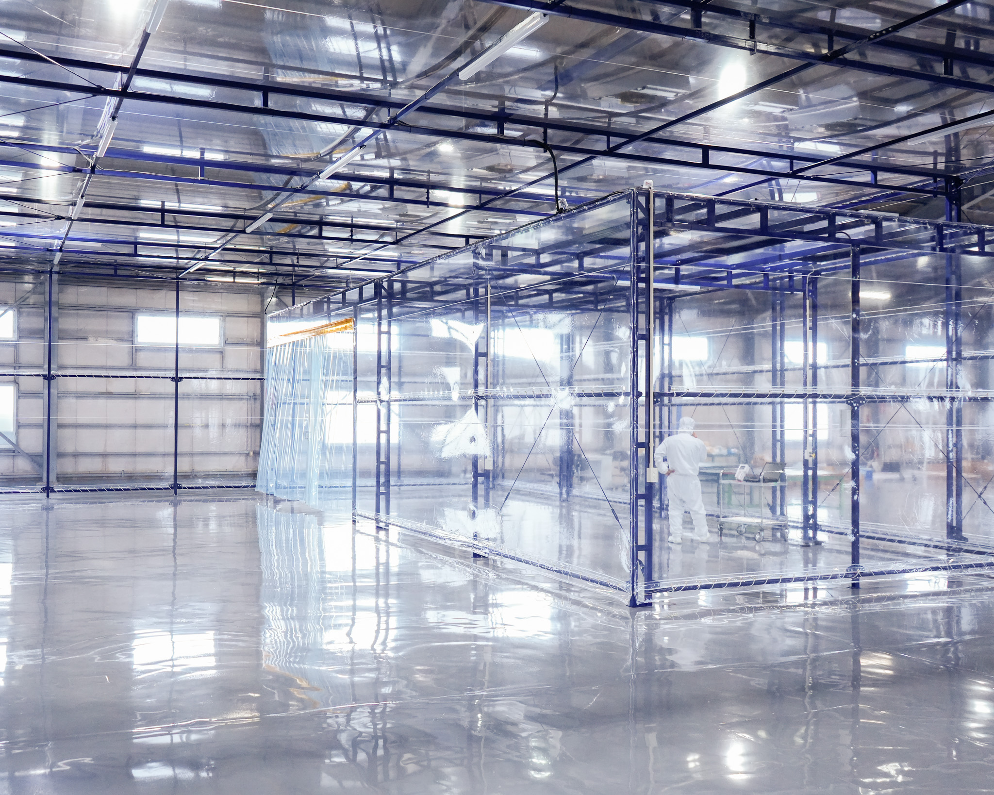 清浄なクリーンルームで